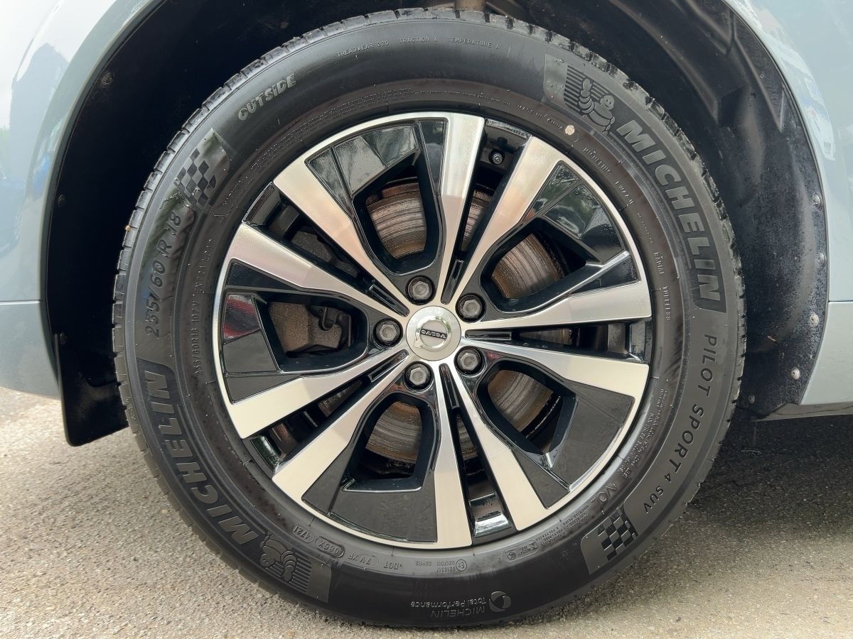 Volvo XC 60 T6 Plug-In Panorama Allrad Luftfahrwerk