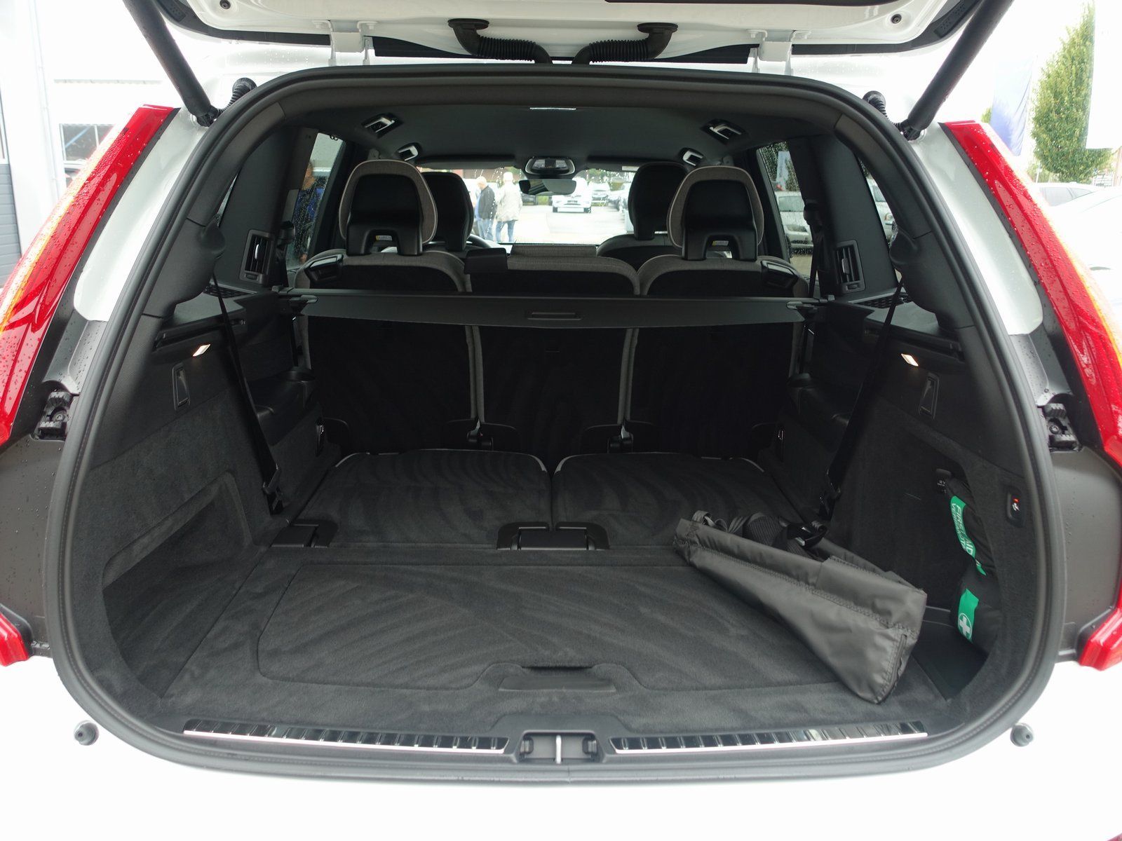 Volvo XC90 Plus Dark T8 AWD Plug-inHybrid/AHK/360°/H&K