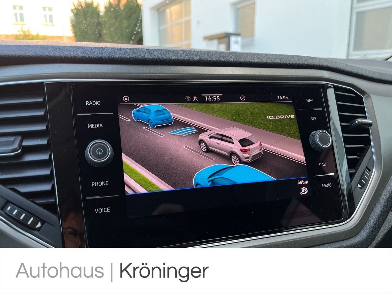 Volkswagen T-Roc 1.5 TSI DSG Style - Samsaru's Car Outlet