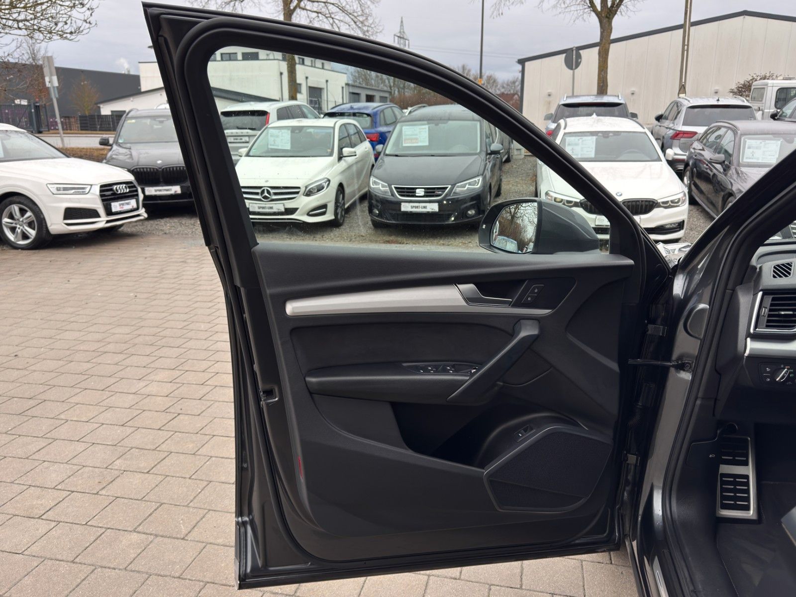 Audi Q5 40 TDI quattro S line - Samsaru's Car Outlet