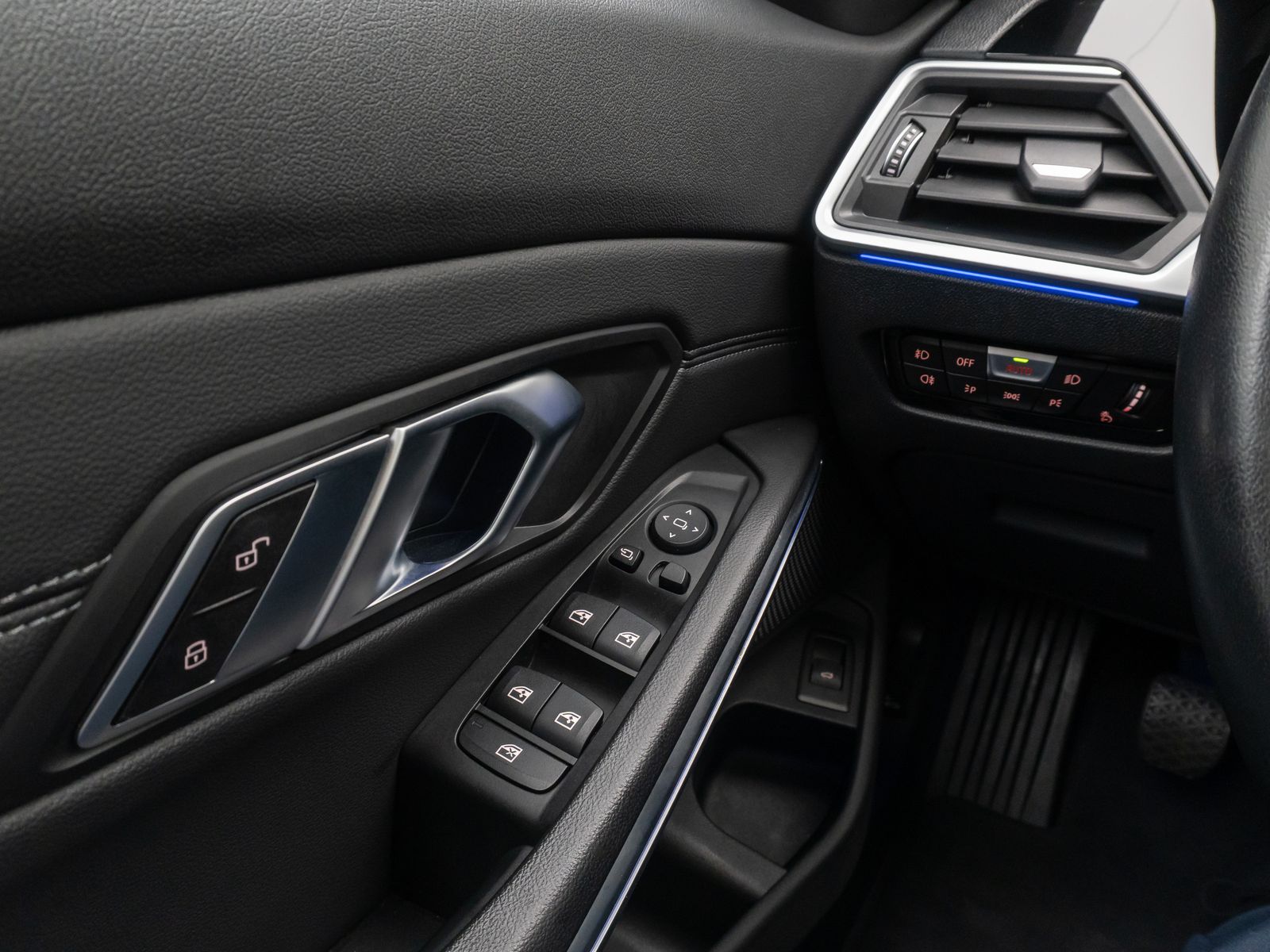 BMW 320d Sport Line - Samsaru's Car Outlet