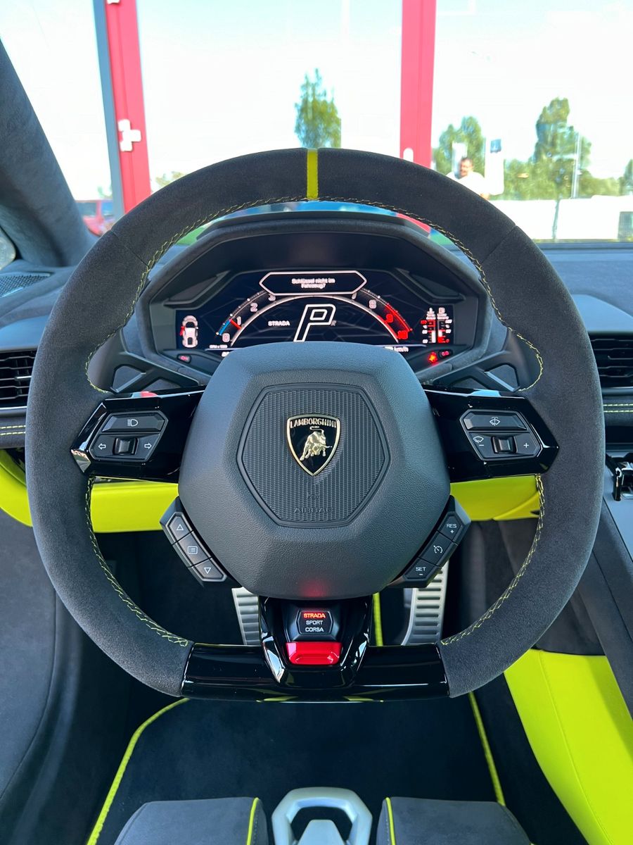Lamborghini Huracán Tecnica - Samsaru's Car Outlet