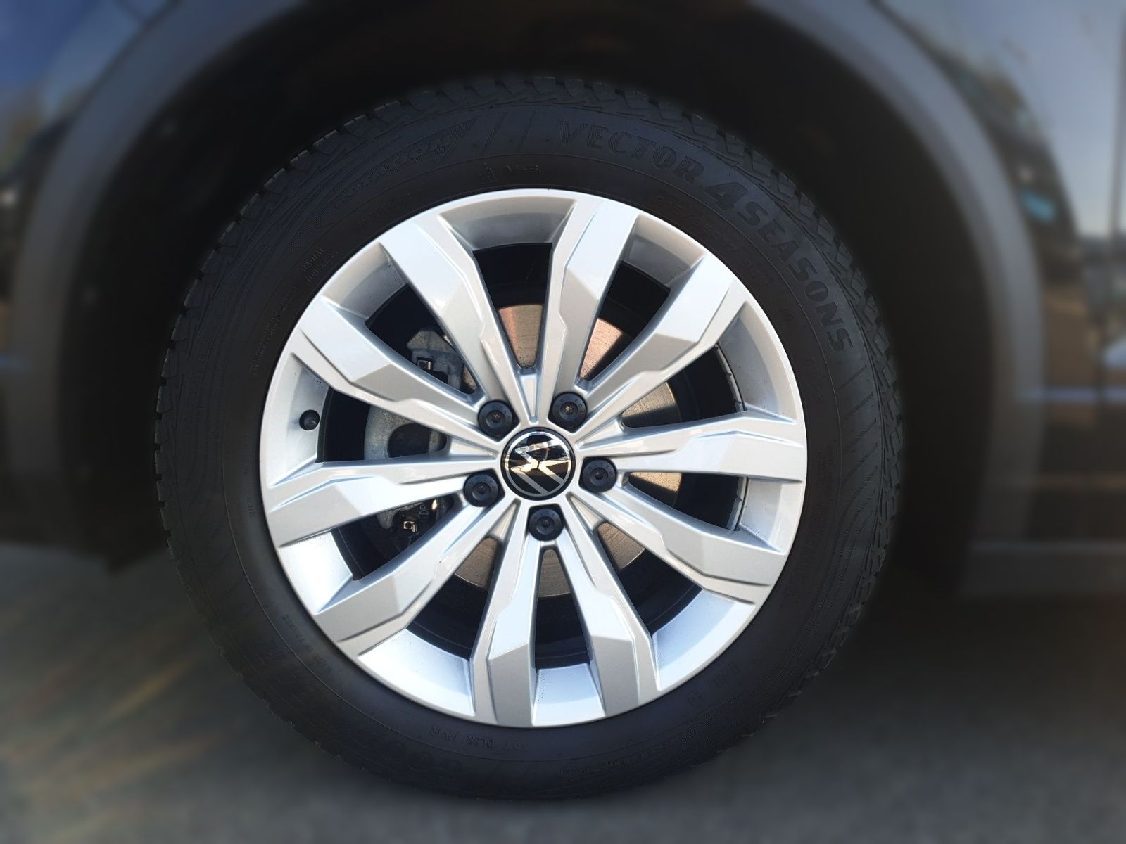 Volkswagen T-Roc 1.5 TSI R-LINE - Samsaru's Car Outlet
