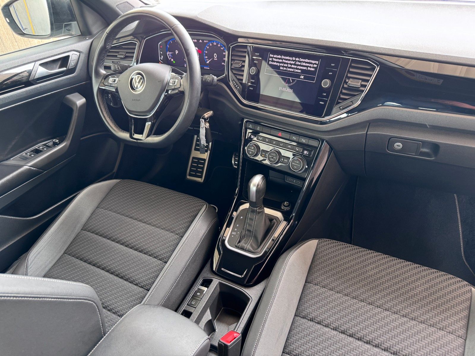 Volkswagen T-Roc R-Line Edition - Samsaru's Car Outlet