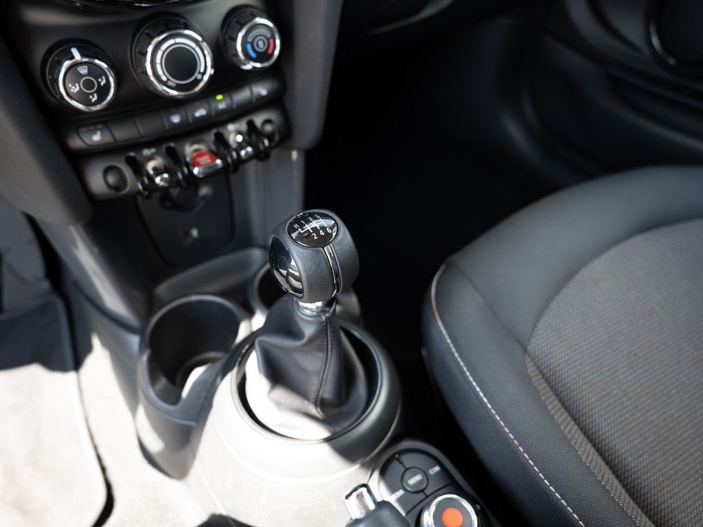 MINI One Essential Trim - Samsaru's Car Outlet