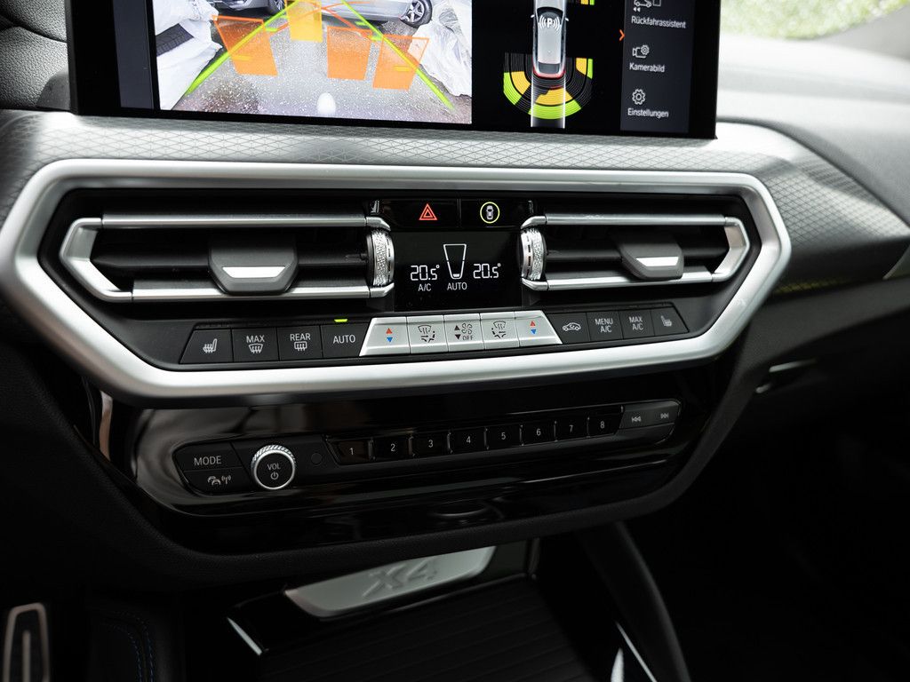 BMW X4 xDrive 30d M-Sport FACEL. PANO AHK HUD LASER