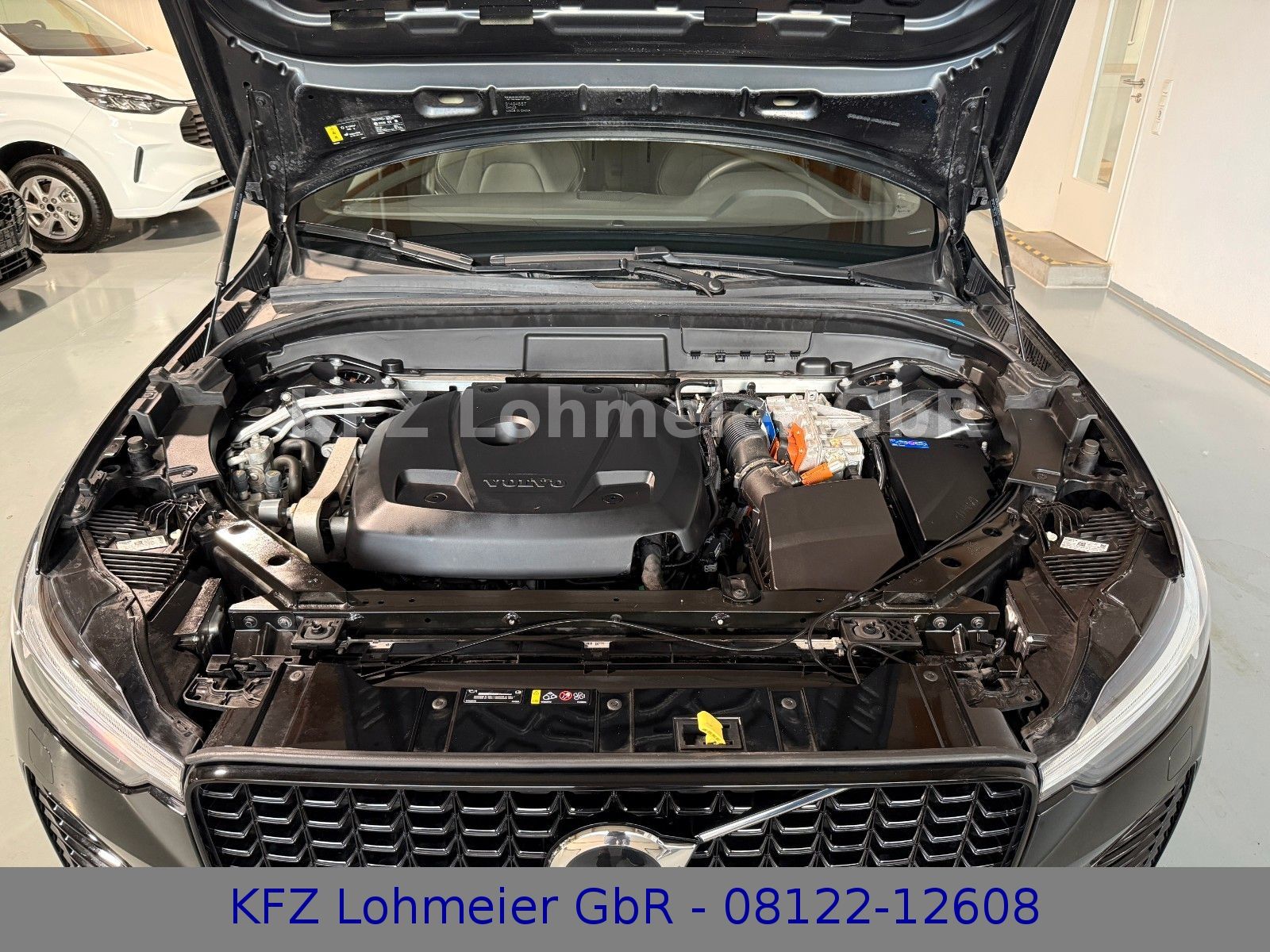 Volvo XC60 R Design Recharge Plug-In Hybrid AWD *Voll*