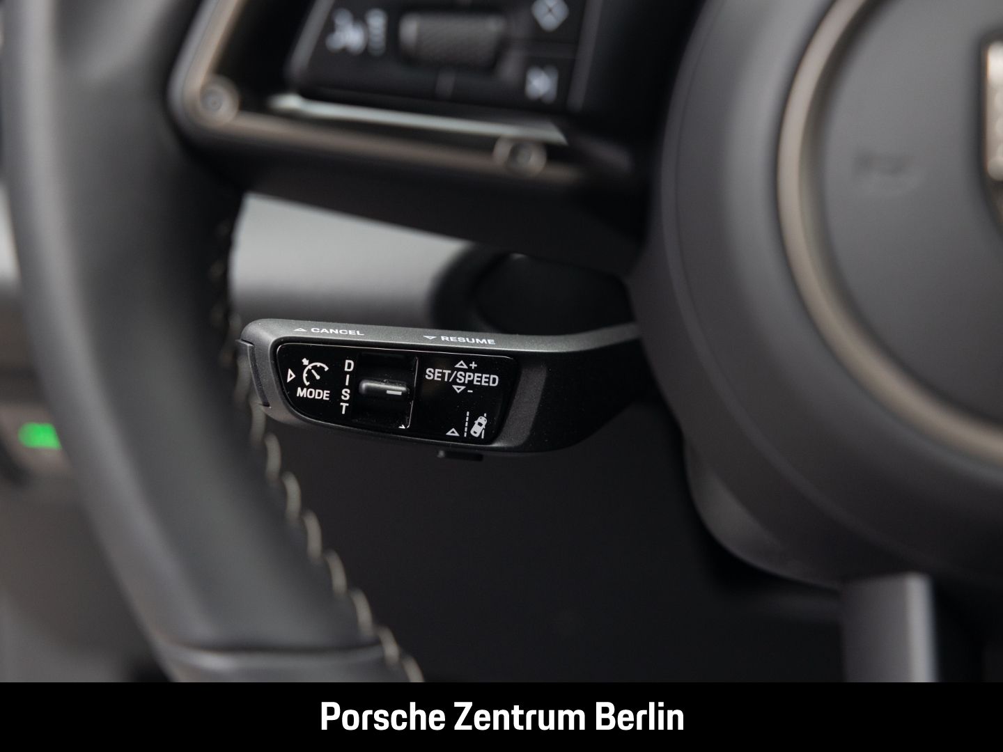 Porsche Macan Turbo HA-Lenkung Surround View 21-Zoll