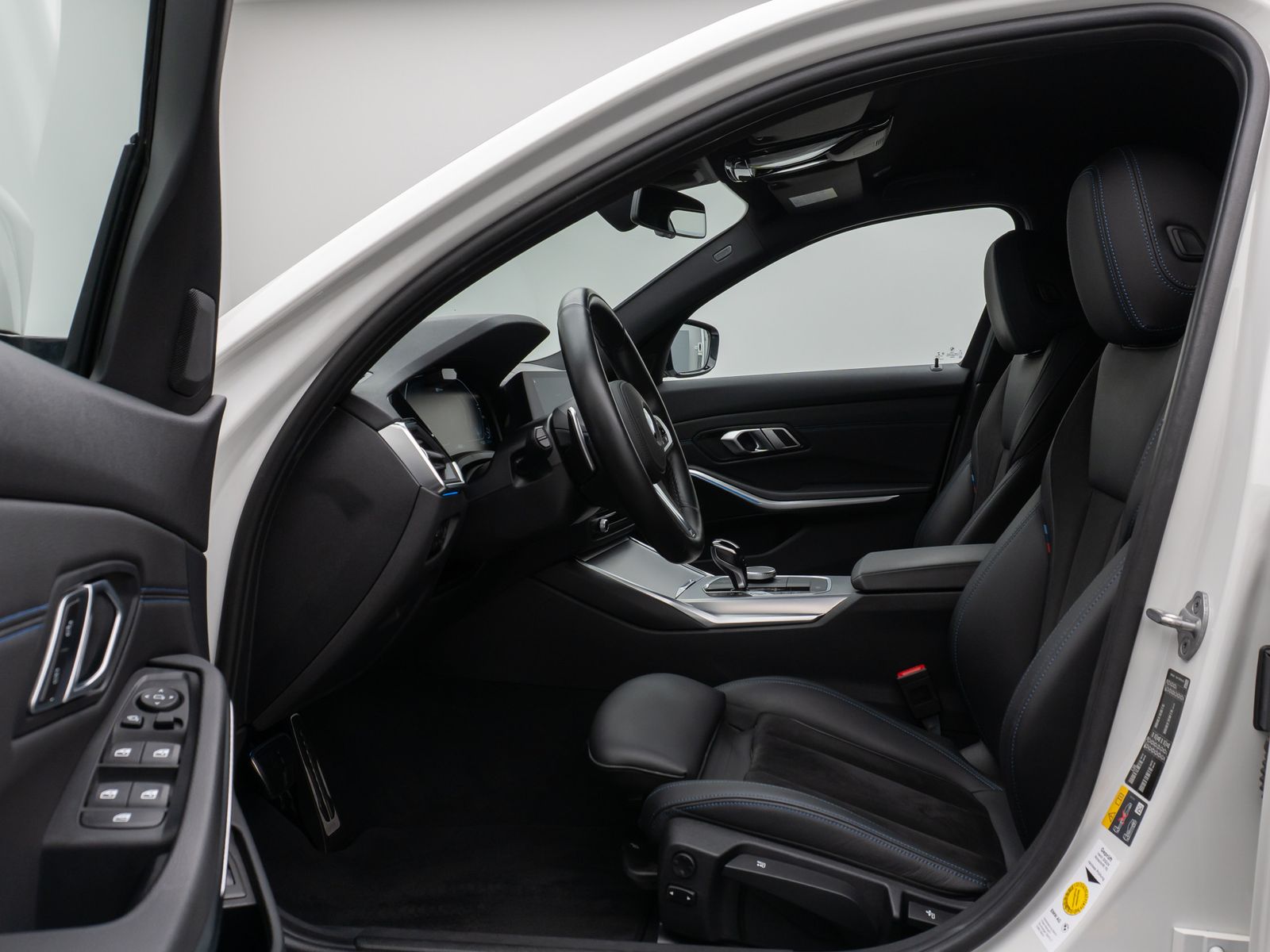BMW 330e M Sport - Samsaru's Car Outlet