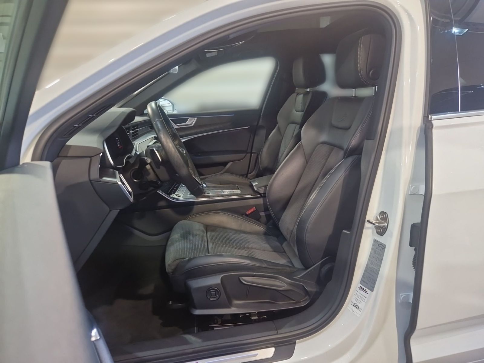 Audi A6 Avant 45 TFSI quattro S line - Samsaru's Car Outlet