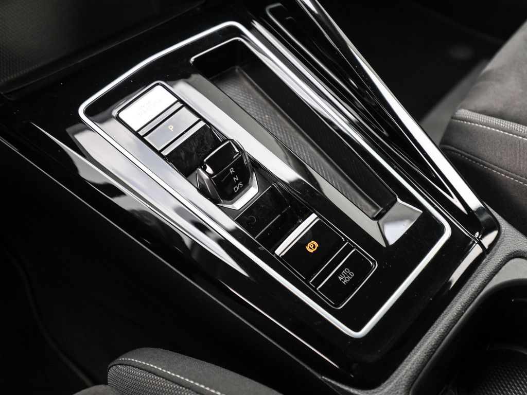 Volkswagen Golf VIII 1.5 e TSI Style DSG - Samsaru's Car Outlet