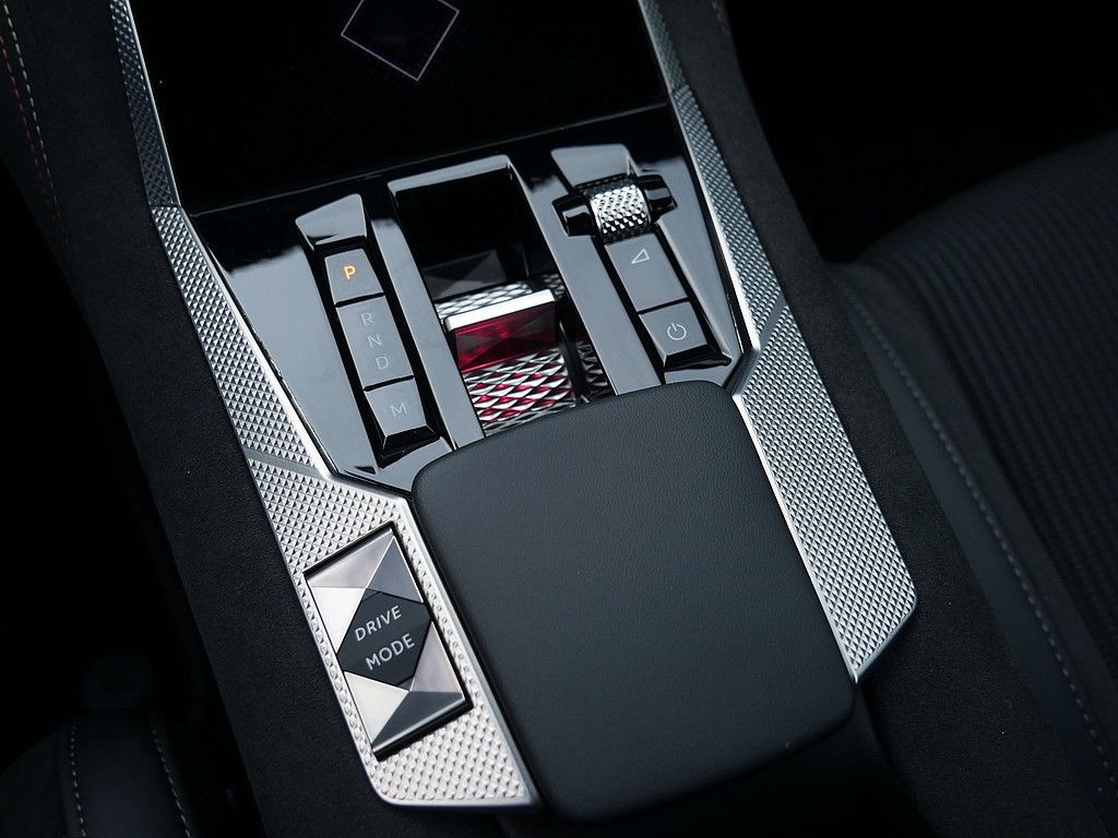 DS Automobiles DS 4 PureTech 130 Performance Line+ MATRIX-LED