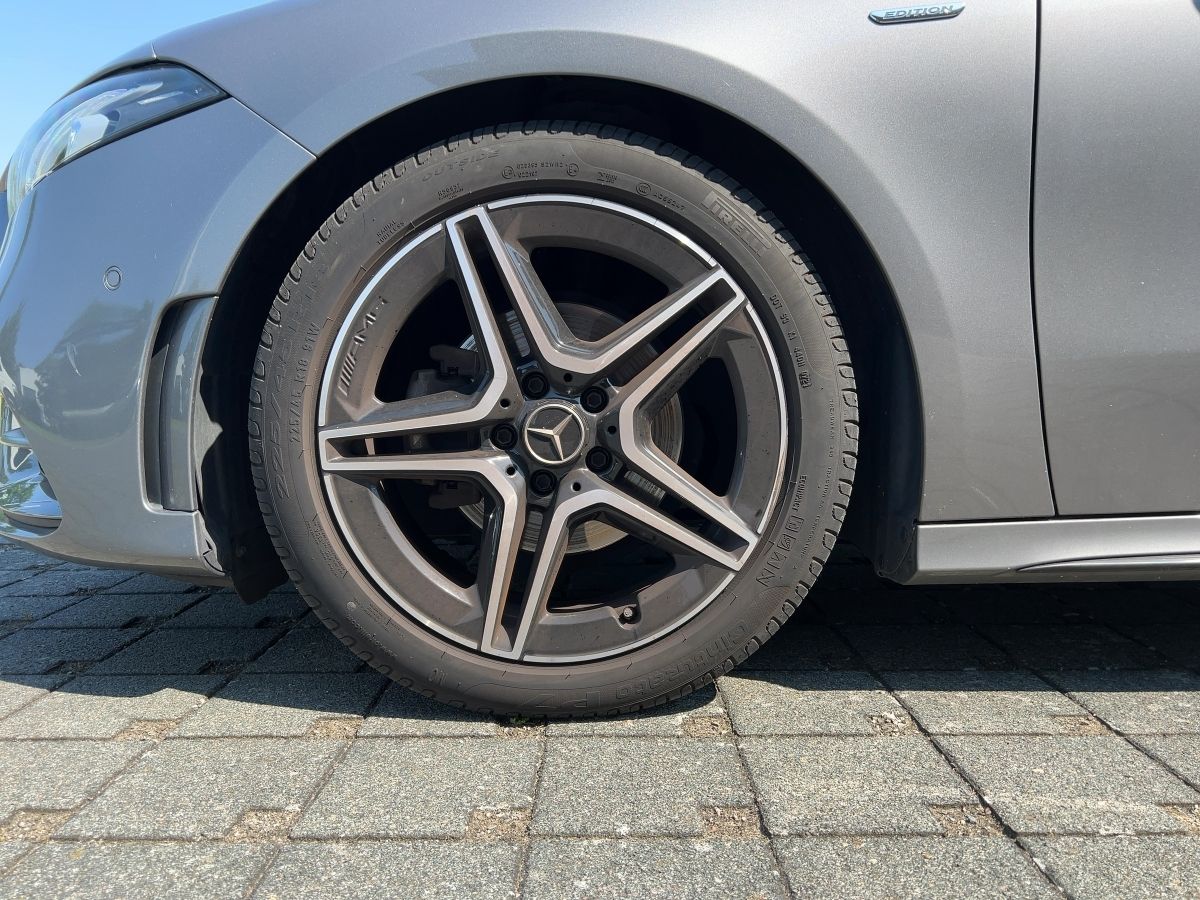 Mercedes-Benz A 180 AMG Line - Samsaru's Car Outlet
