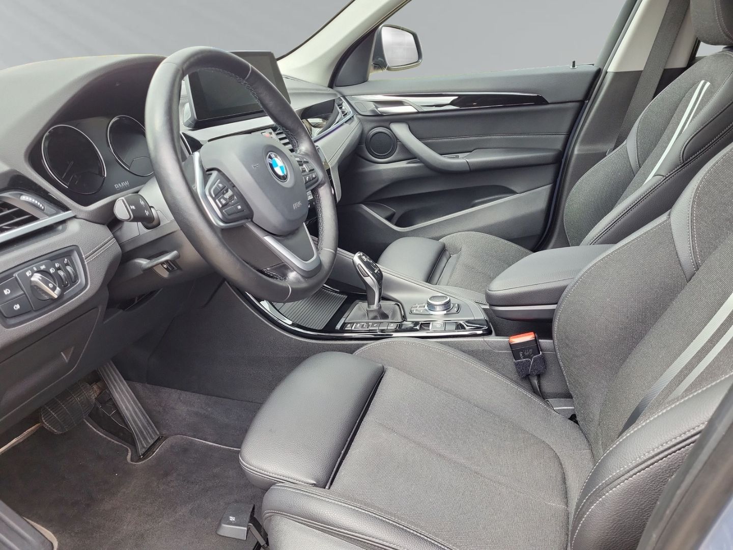 BMW X1 20i Sport Line - Samsaru's Car Outlet