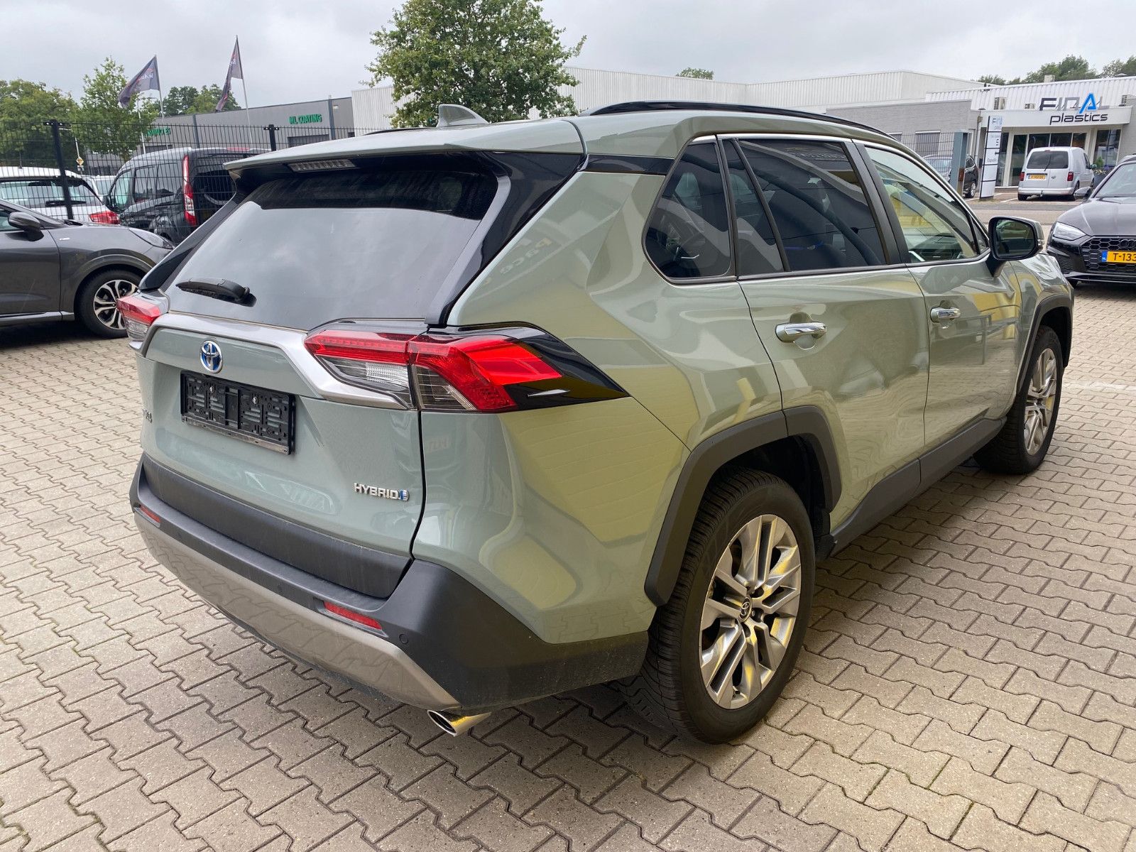Toyota RAV 4 2.5 Executive Hybrid 4WD - Samsaru's Car Outlet