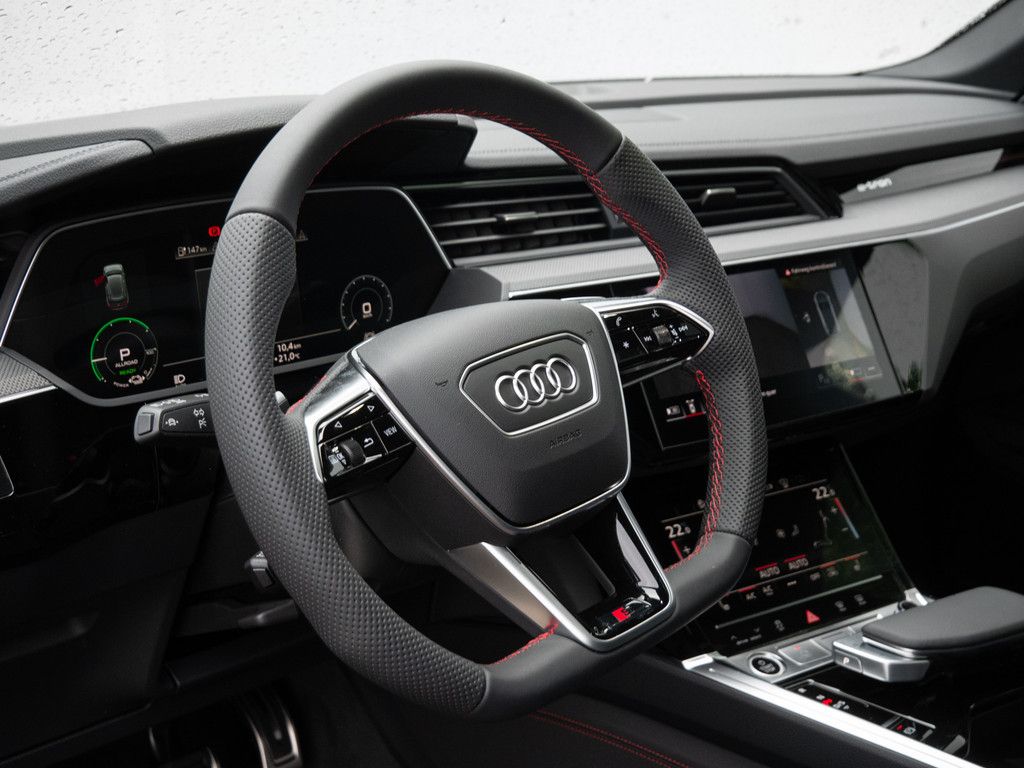 Audi Q8 S line 50 e-tron quattro - Samsaru's Car Outlet
