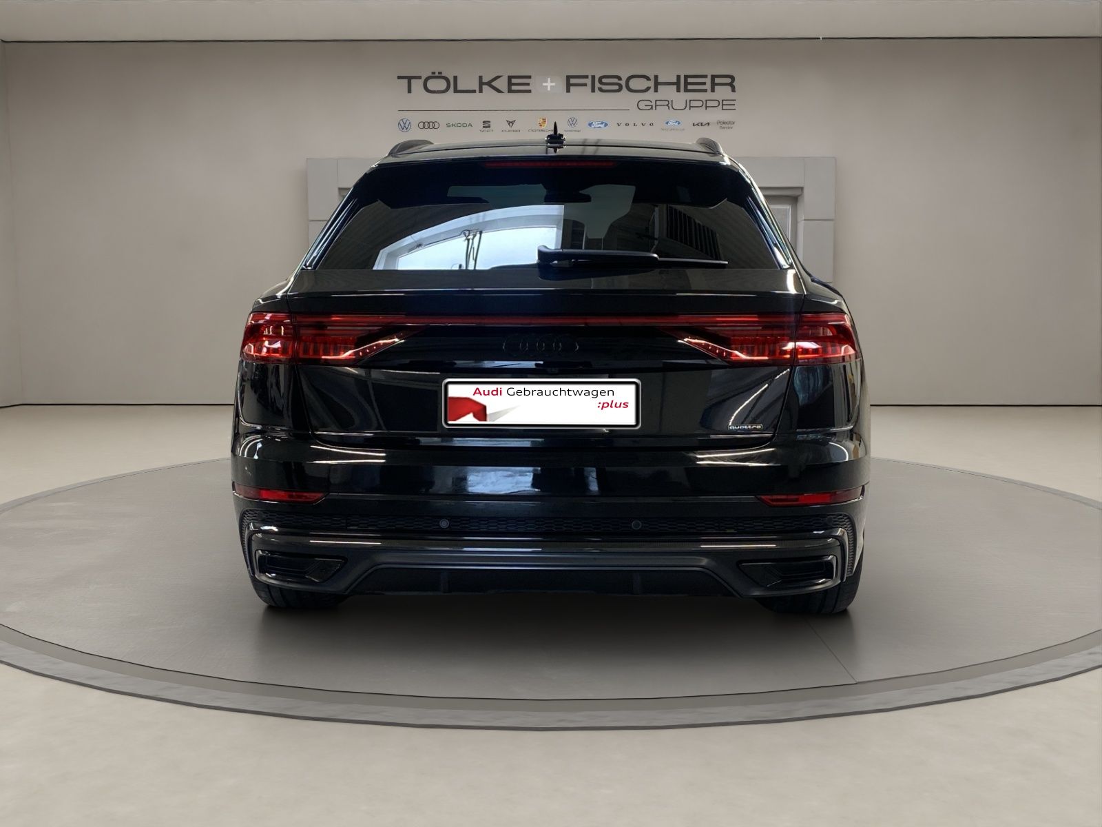 Audi Q8 55 3.0 TFSI quattro competition plus S-line - Samsaru's Car Outlet