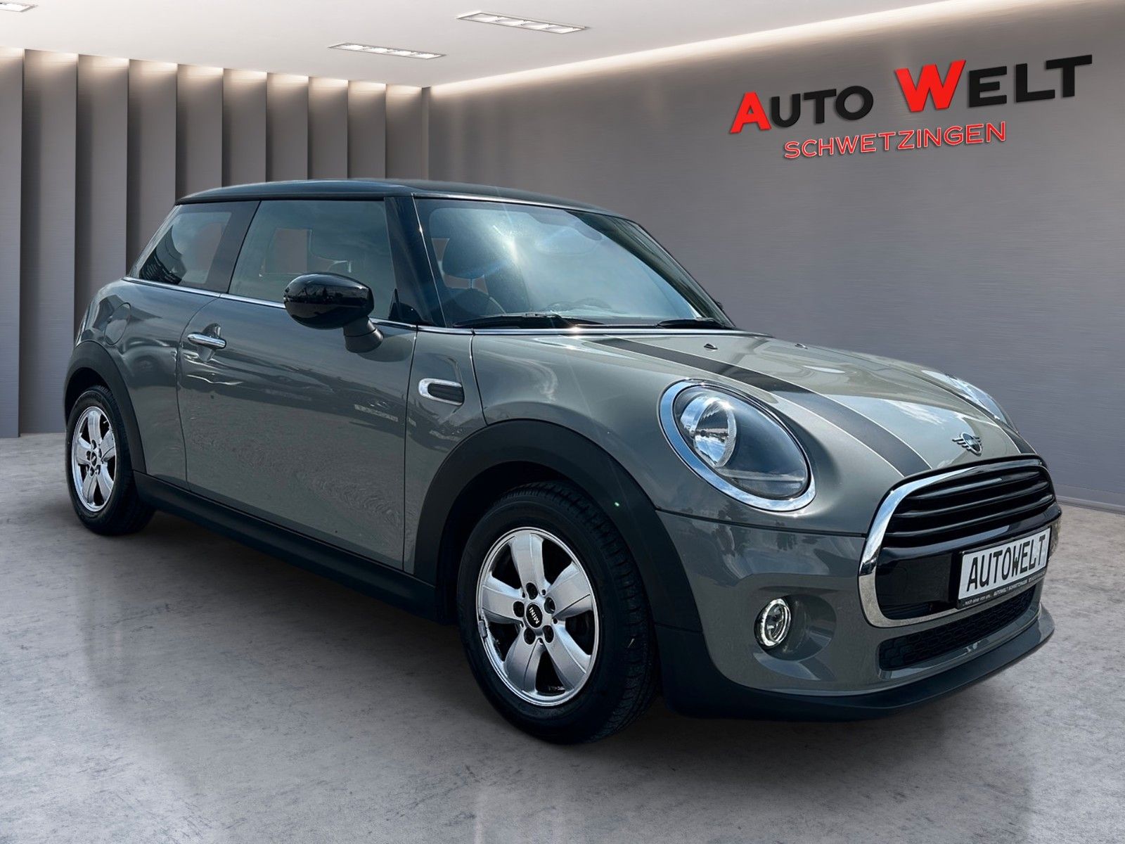 MINI COOPER Essential - Samsaru's Car Outlet