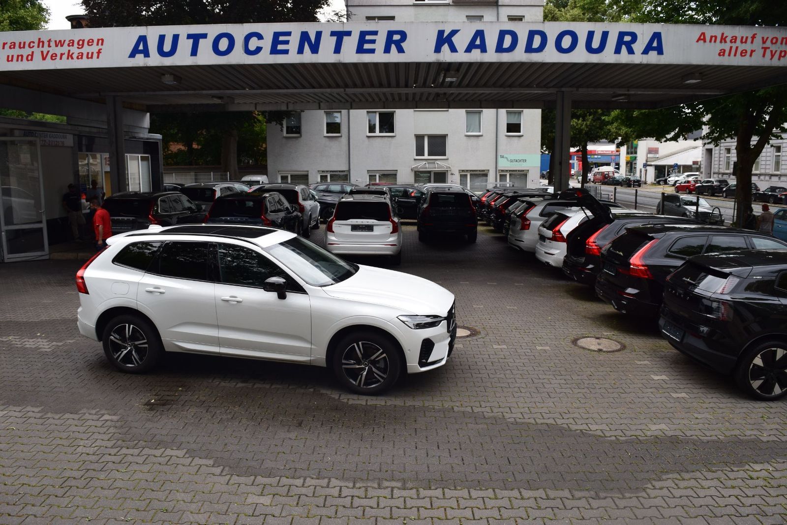 Volvo XC60 T8 AWD Plus - Samsaru's Car Outlet