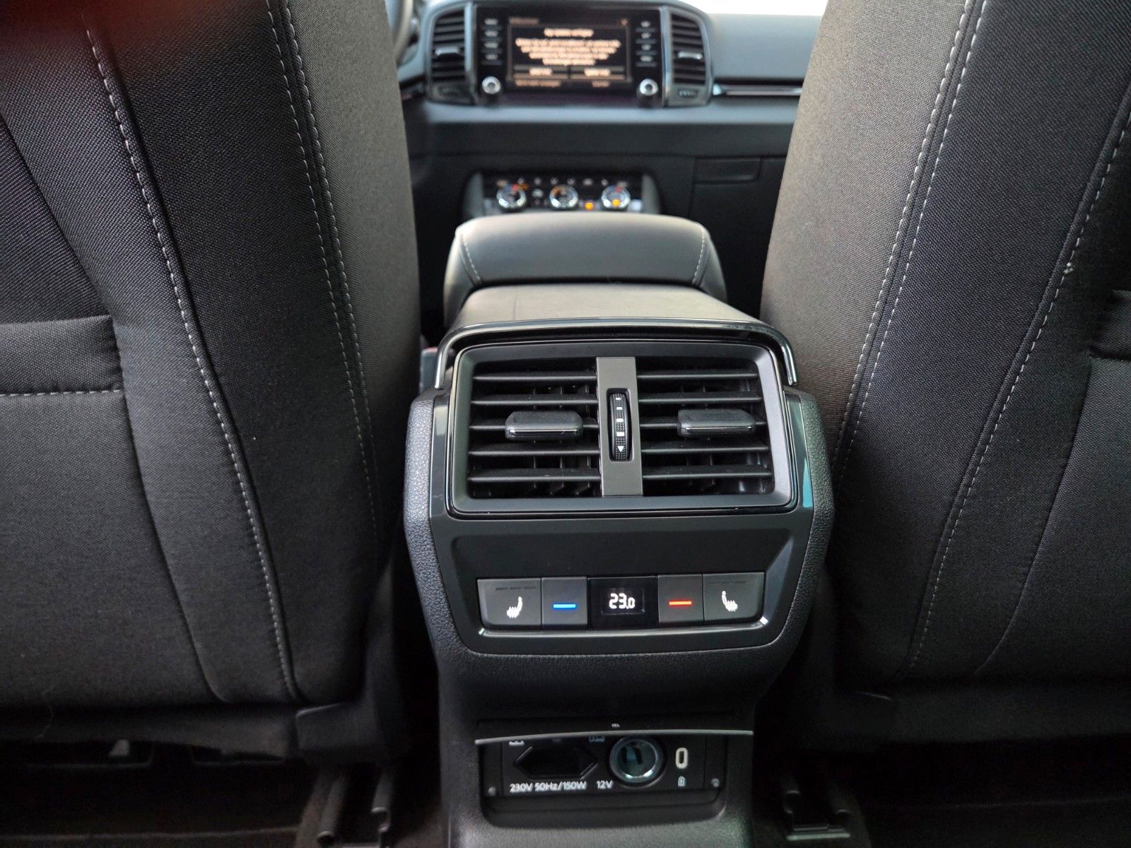 Skoda Karoq Sportline 4x4 DSG*STHEIZ*AHK*VOLL*WG-2029*
