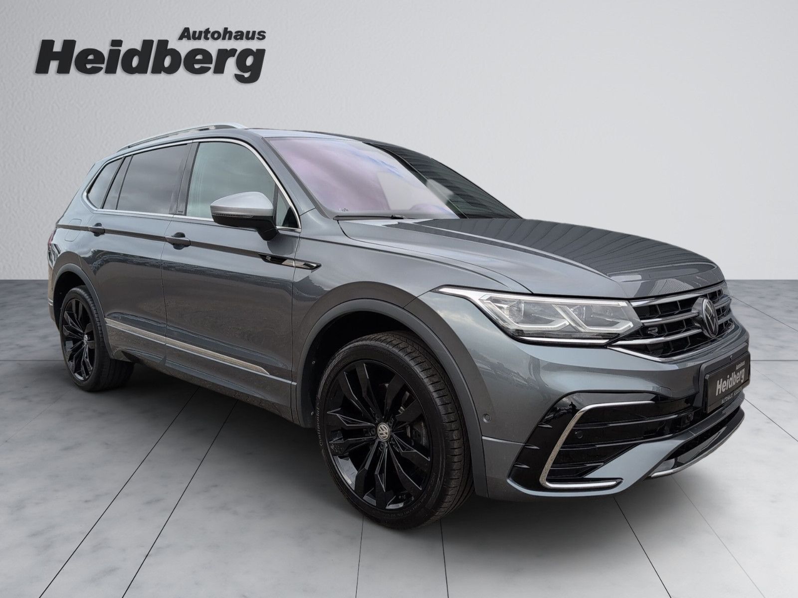 Volkswagen Tiguan Allspace R-LINE AHK-schw LEDER 20" 360°