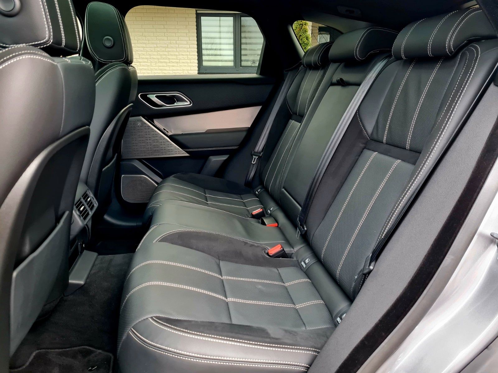 Range Rover Velar D300 R-Dynamic SE - Samsaru's Car Outlet