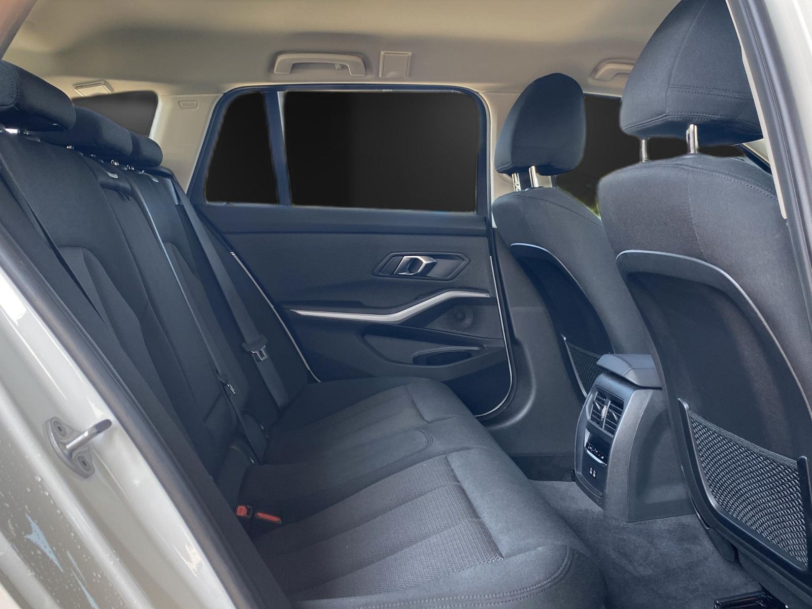 BMW 330 e - Samsaru's Car Outlet
