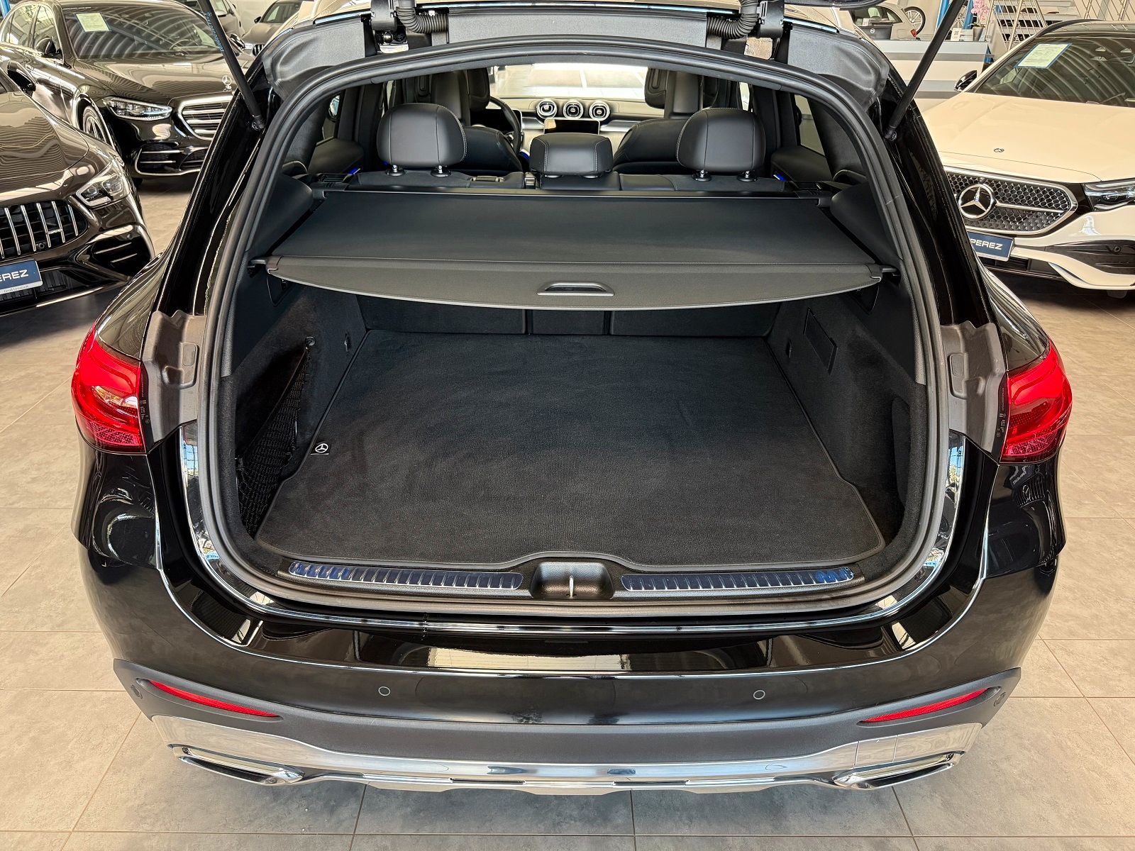 Mercedes-Benz GLC 300 4M AMG PREMIUM BURMESTER- PANORAMA- AHK!
