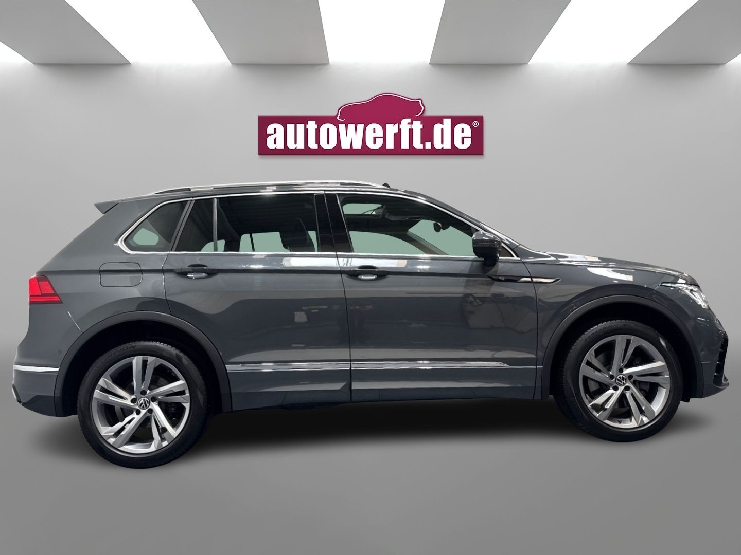Volkswagen Tiguan 2.0 TDI 4M DSG R LINE PANO AHK MATRIX CAM