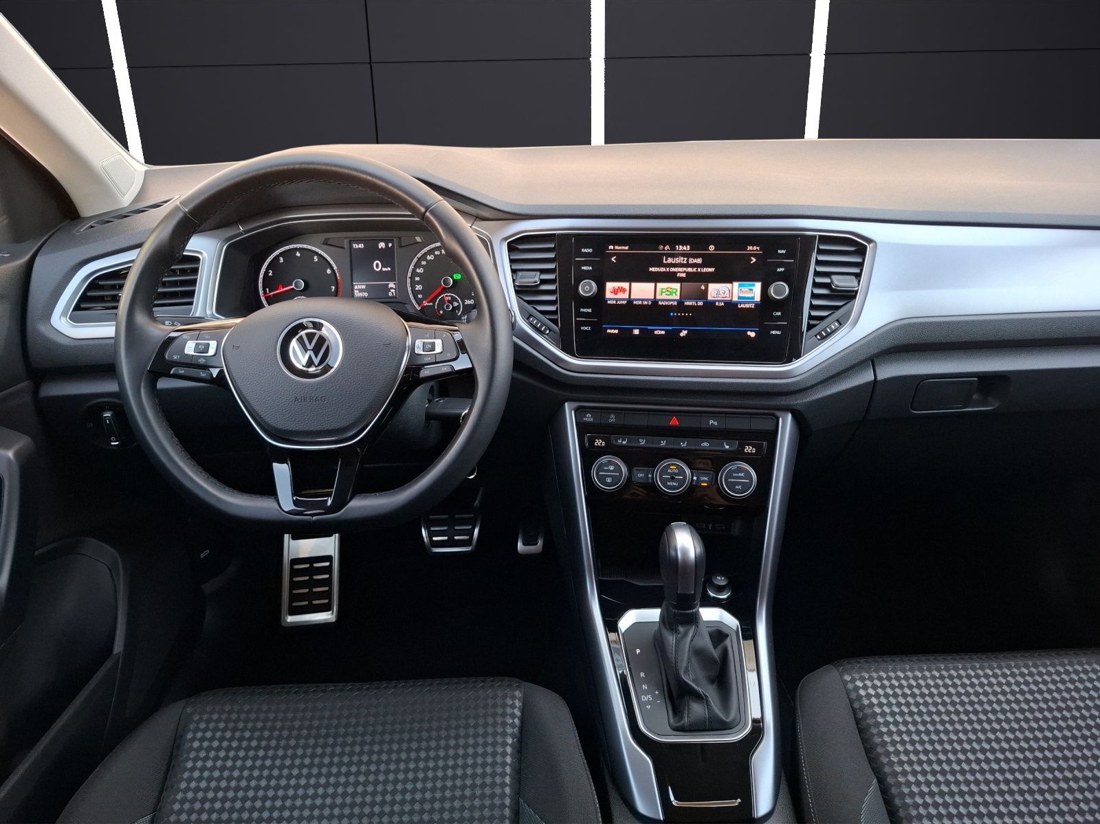 Volkswagen T-Roc TSI Active DSG - Samsaru's Car Outlet