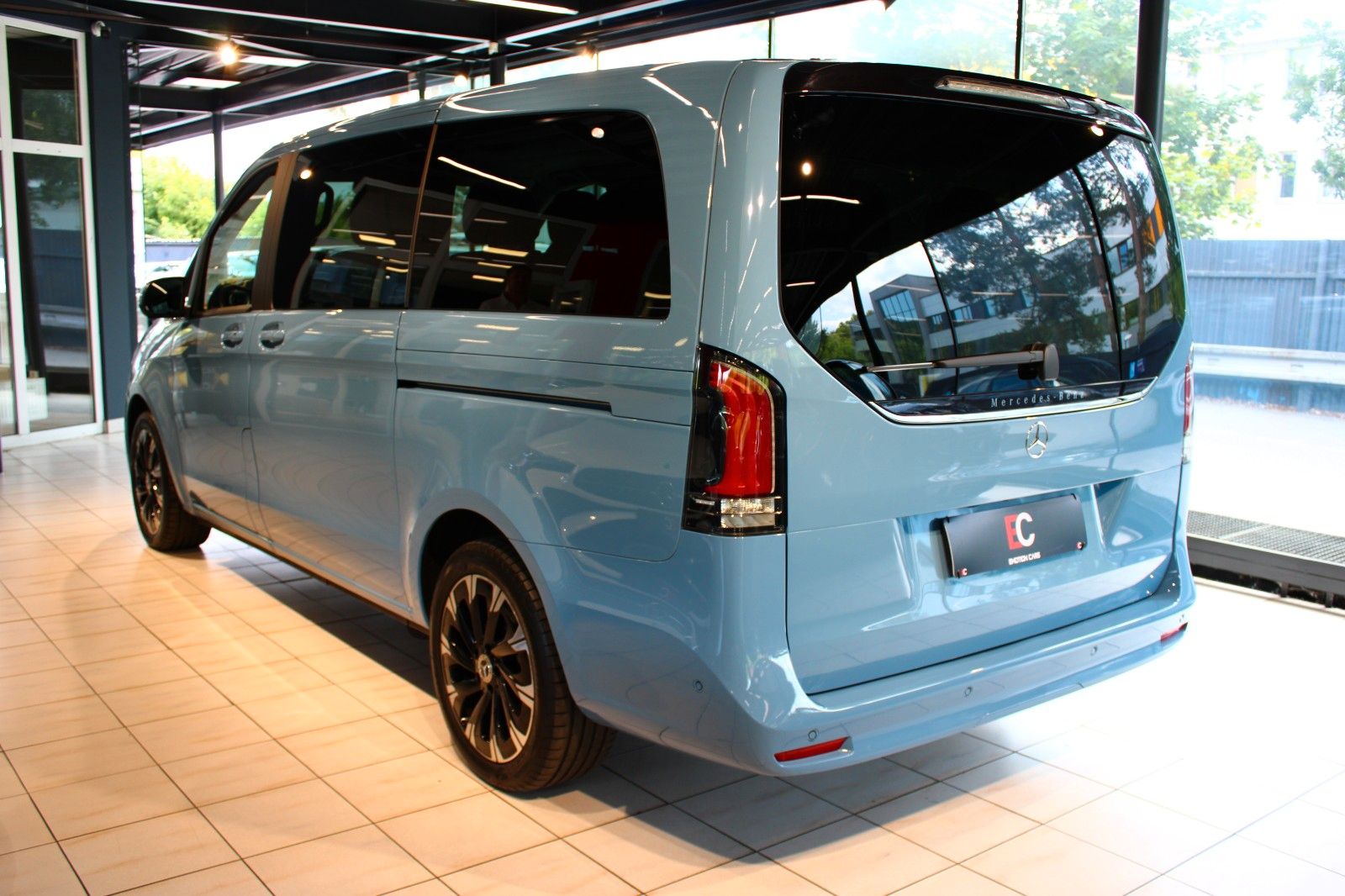 Mercedes-Benz V 250d STYLE - Samsaru's Car Outlet