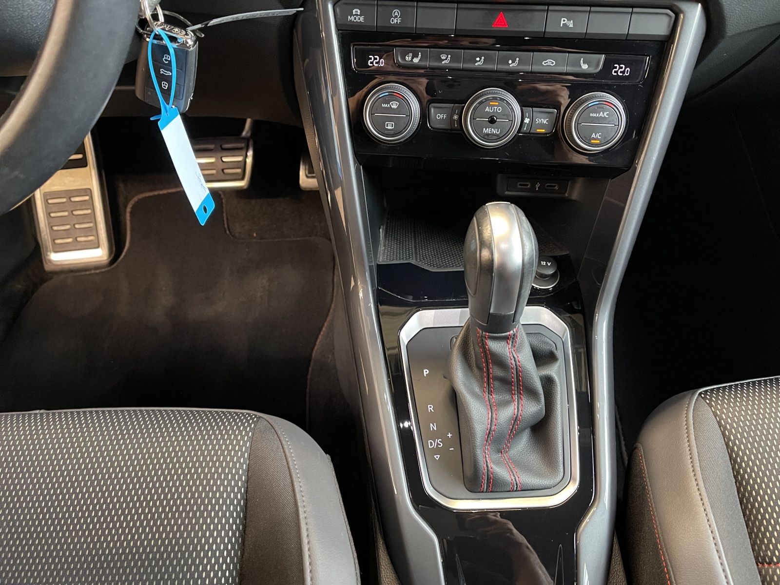 Volkswagen T-Roc 1.5 TSI Sport - Samsaru's Car Outlet