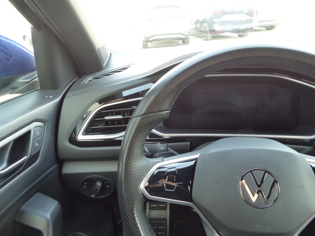 Volkswagen T-Roc 1.5 TSI DSG R-Line - Samsaru's Car Outlet