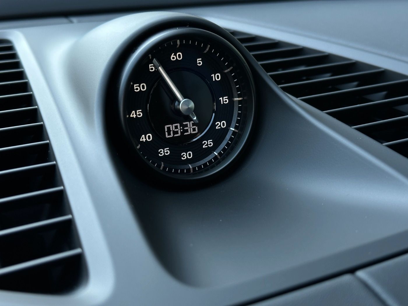 Porsche Macan - Samsaru's Car Outlet