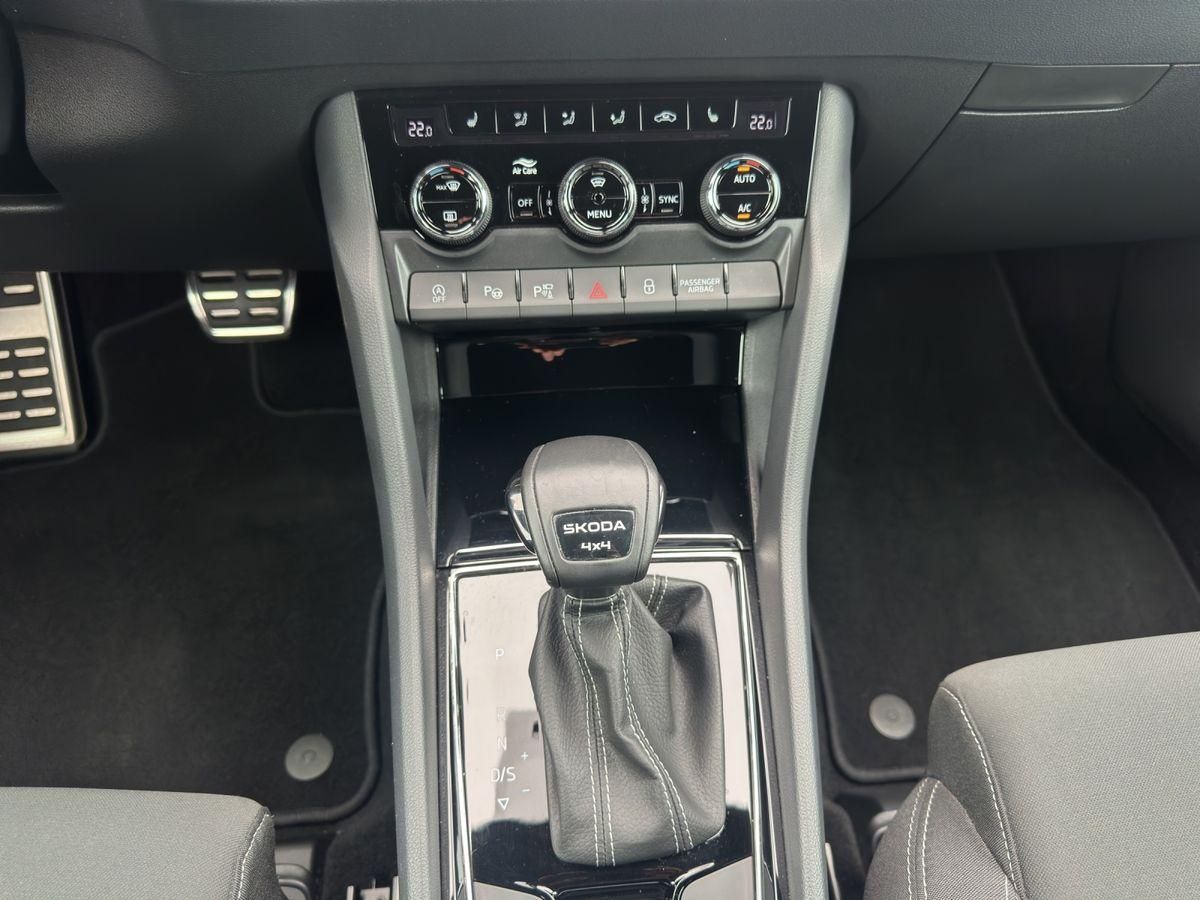 Skoda KAROQ SPORTLINE 2.0 TDI 4x4 AHK+2xSITZHZG+ACC+