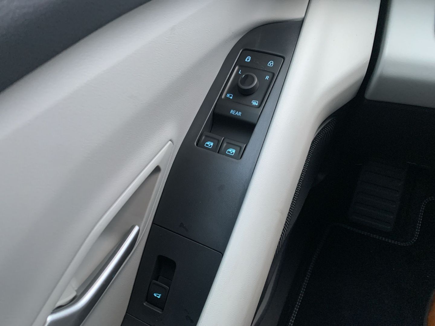 Ford Explorer RWD Extended Range HUD AHK-el. klappb.