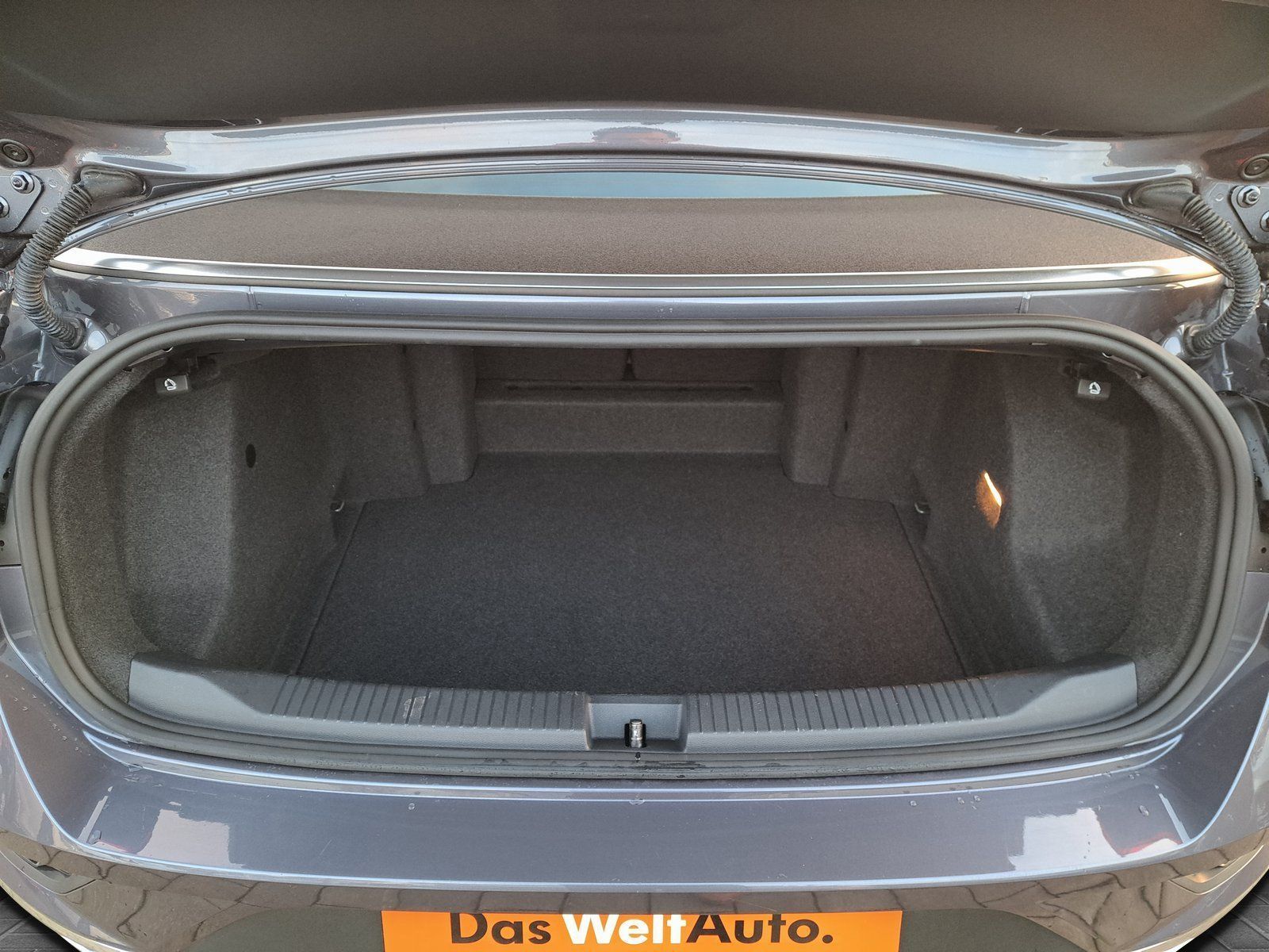 Volkswagen T-Roc 1.5 TSI Active - Samsaru's Car Outlet