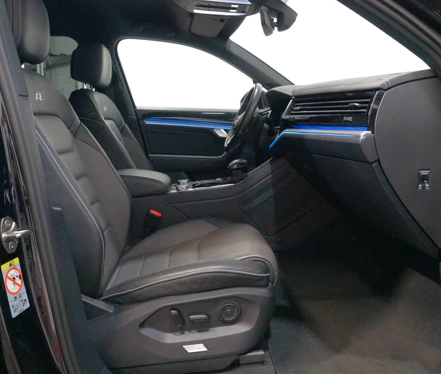 Volkswagen Touareg R-Line 4Motion 3.0 TDI - Samsaru's Car Outlet