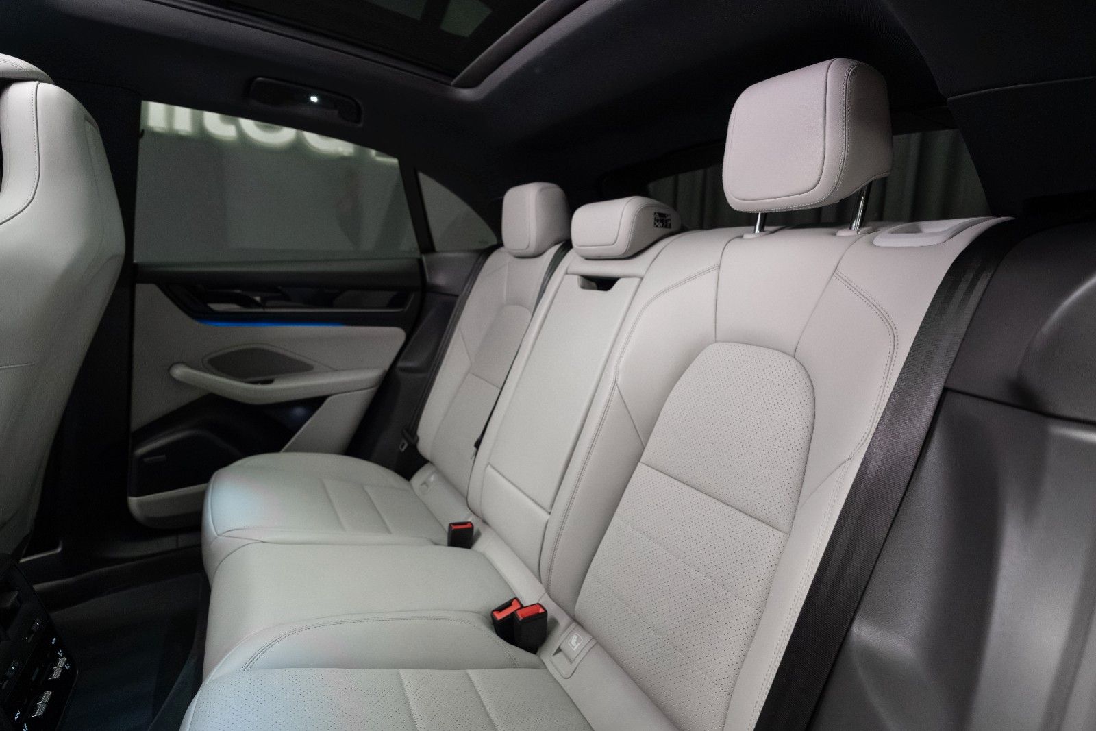 Porsche Macan Electric 4