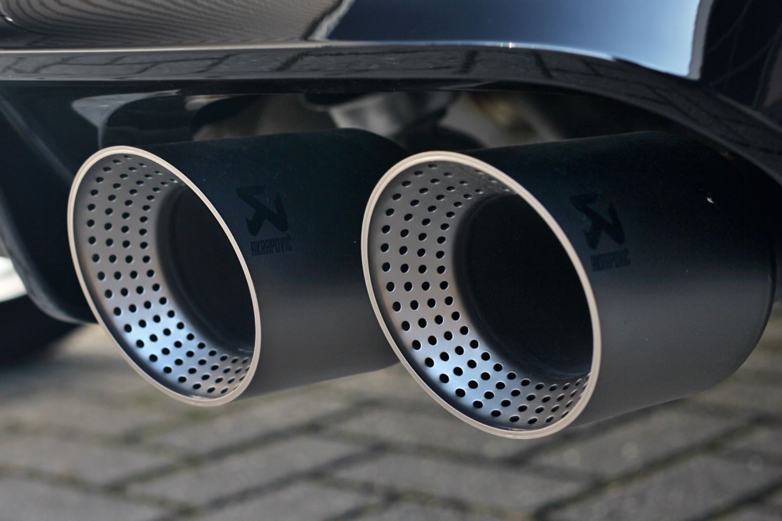 Volkswagen Golf 2.0 TSI R 4Motion - Samsaru's Car Outlet