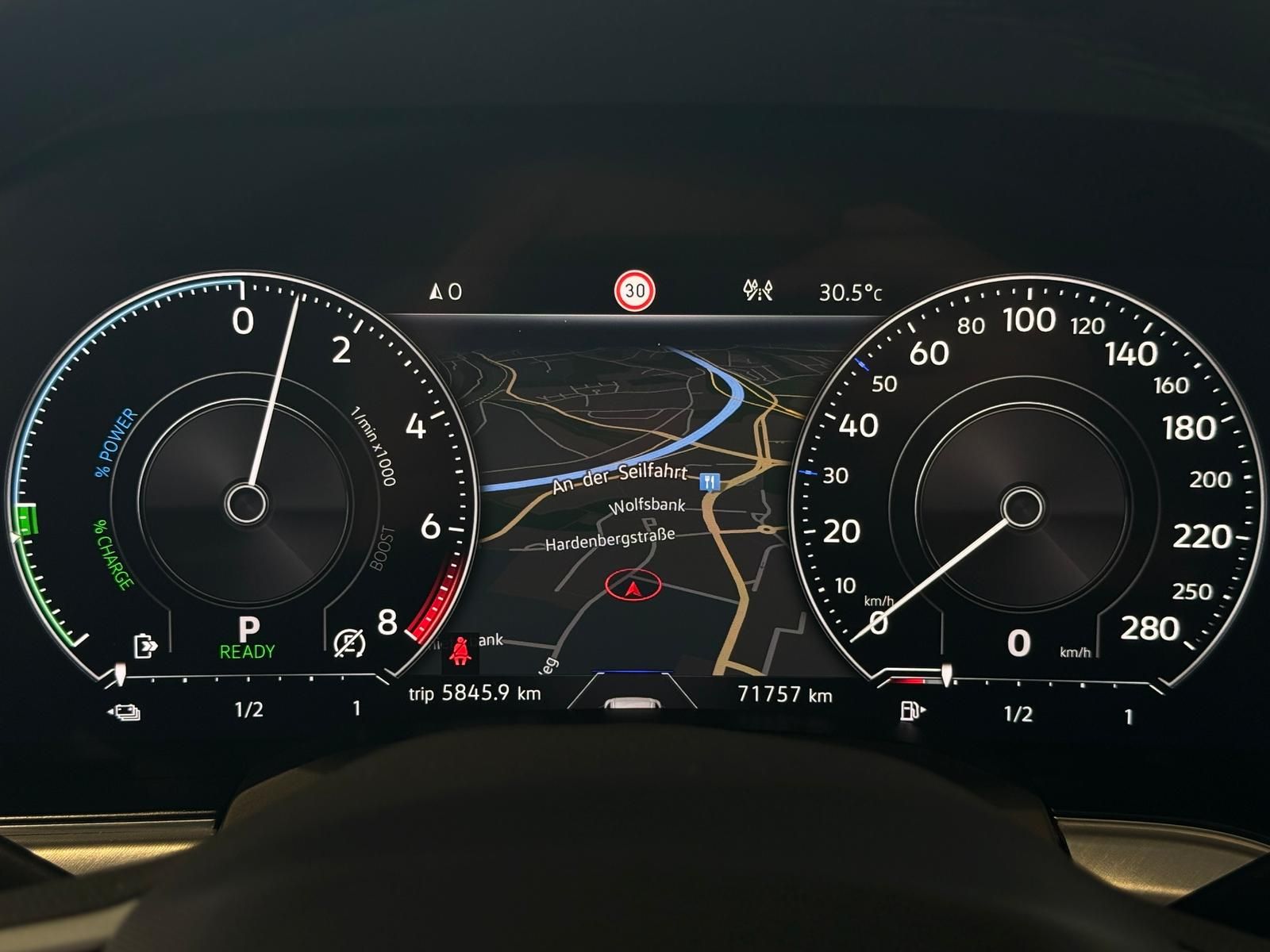 Volkswagen Touareg Elegance 4Motion eHybrid - Samsaru's Car Outlet