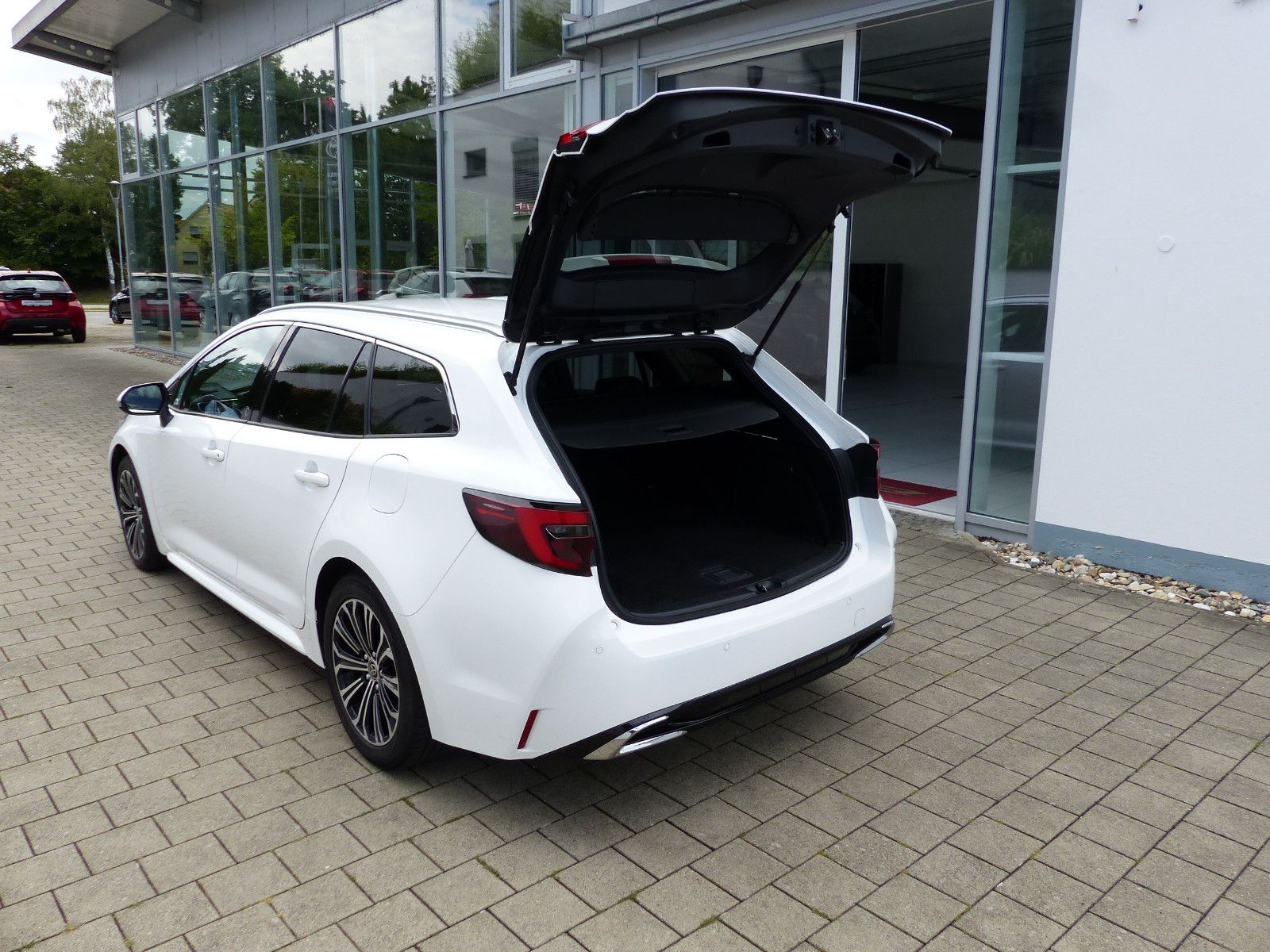 Toyota Corolla TS 2.0 Hybrid Team D Navi Totwinkel PDC