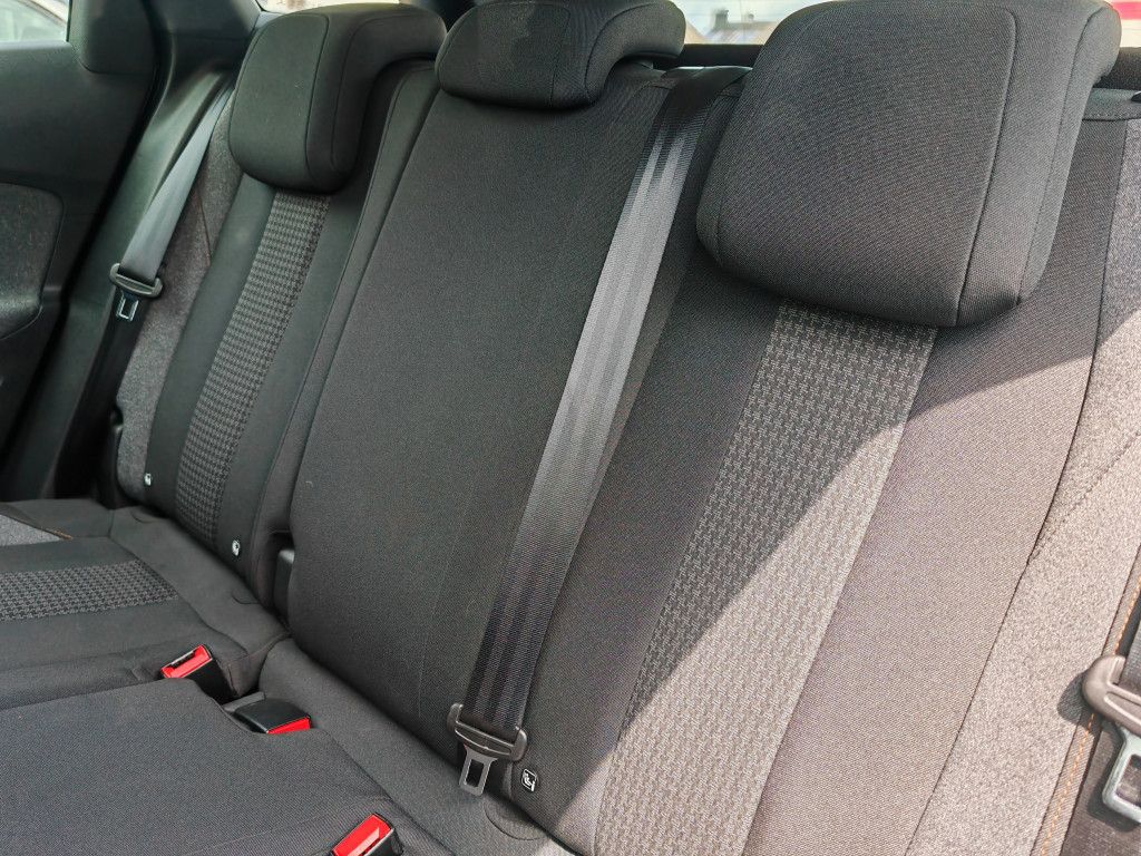 Peugeot 3008 PureTech 130 EAT8 - Samsaru's Car Outlet
