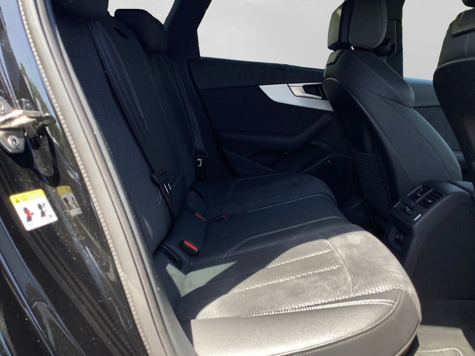 Audi A4 Avant 40 TFSI Q 2x S LINE MATRIX AHK LM19 KAM