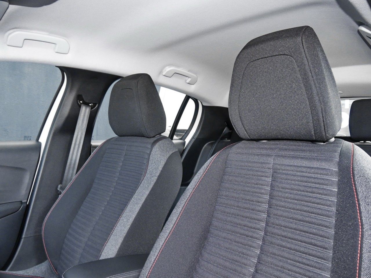 Peugeot 208-e Active Pack 136 - Samsaru's Car Outlet