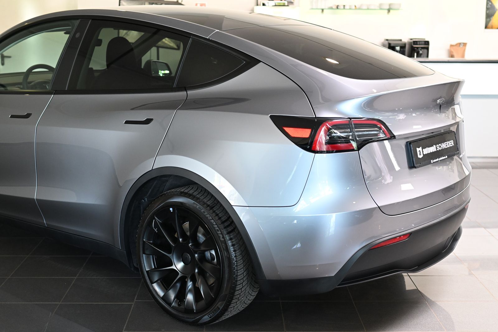 Tesla Model Y Long Range Dual AWD Pano ACC 20"