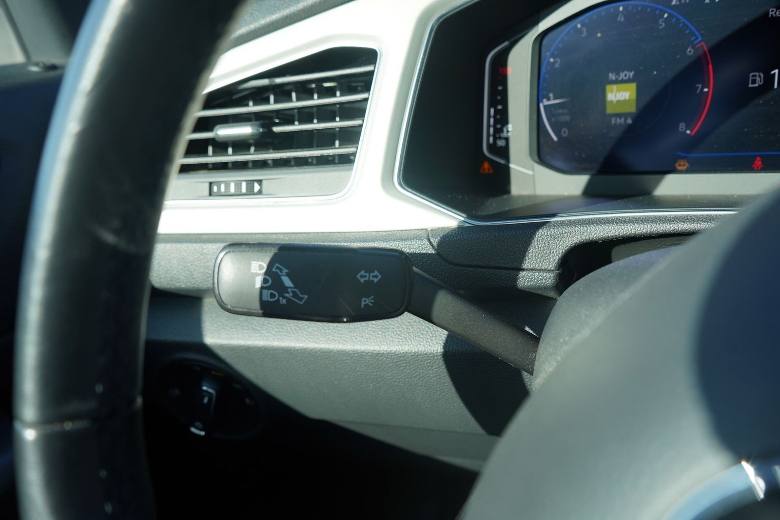 Volkswagen T-Roc 1.5 TSI Style - Samsaru's Car Outlet