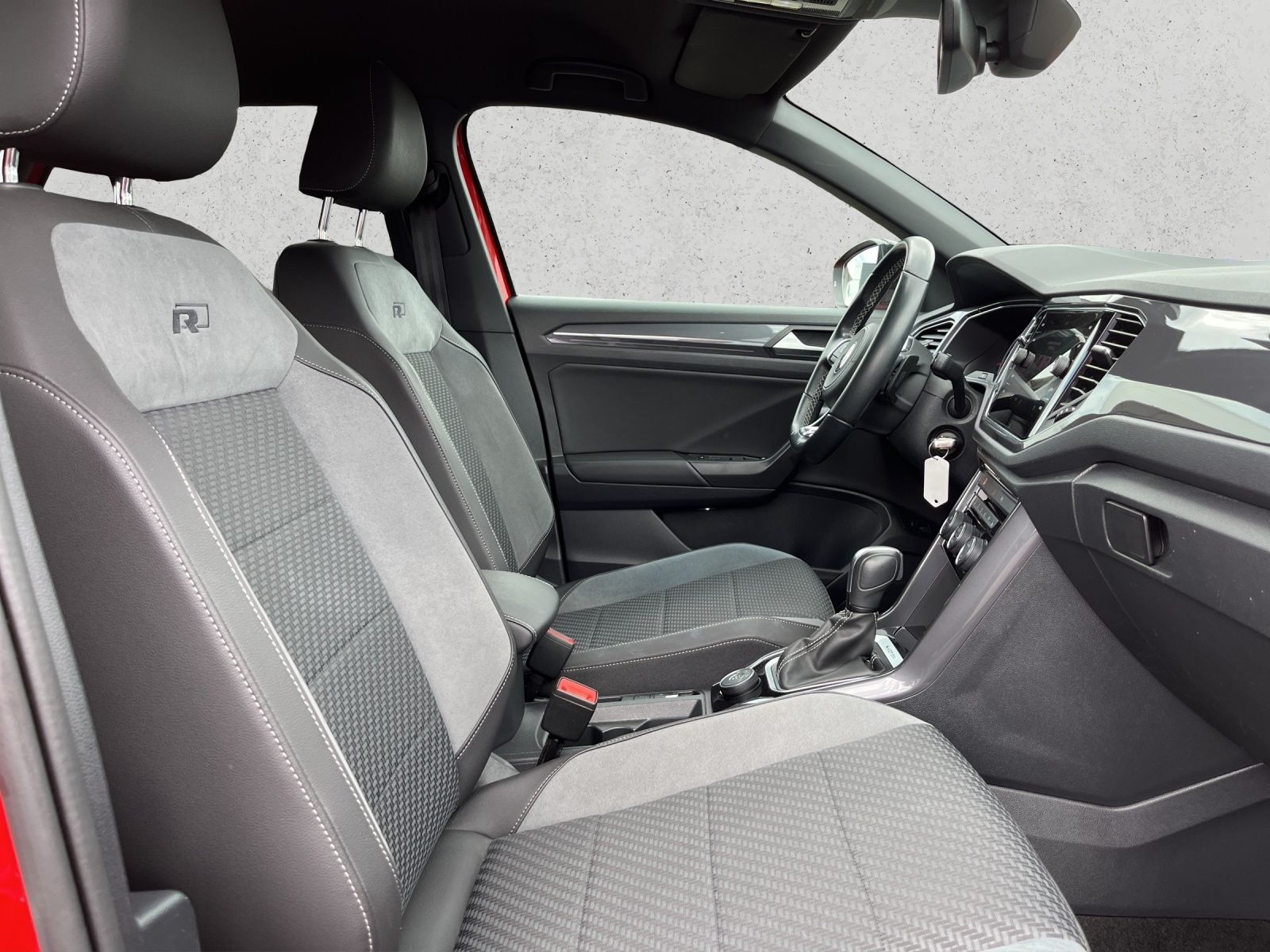 Volkswagen T-Roc 2.0 TSI DSG Sport 4M. - Samsaru's Car Outlet