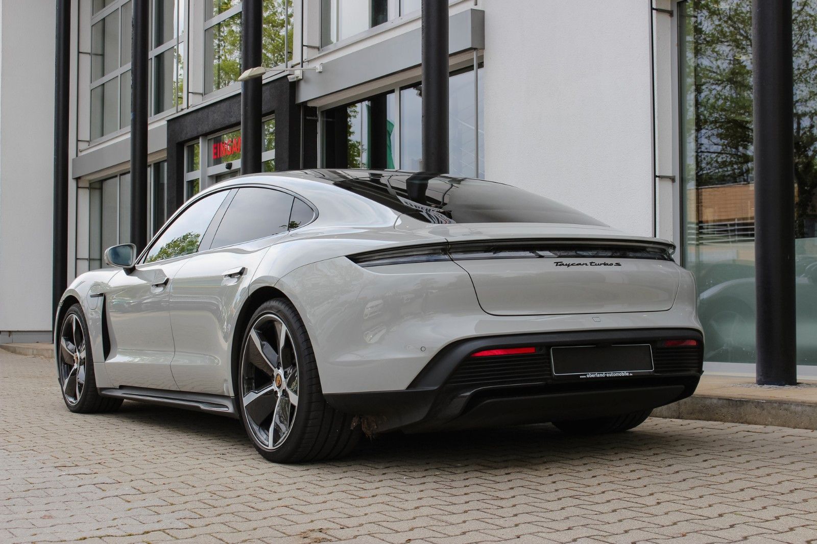 Porsche Taycan Turbo S / ENTERTAINMENT / BEIFAHRER DISP.