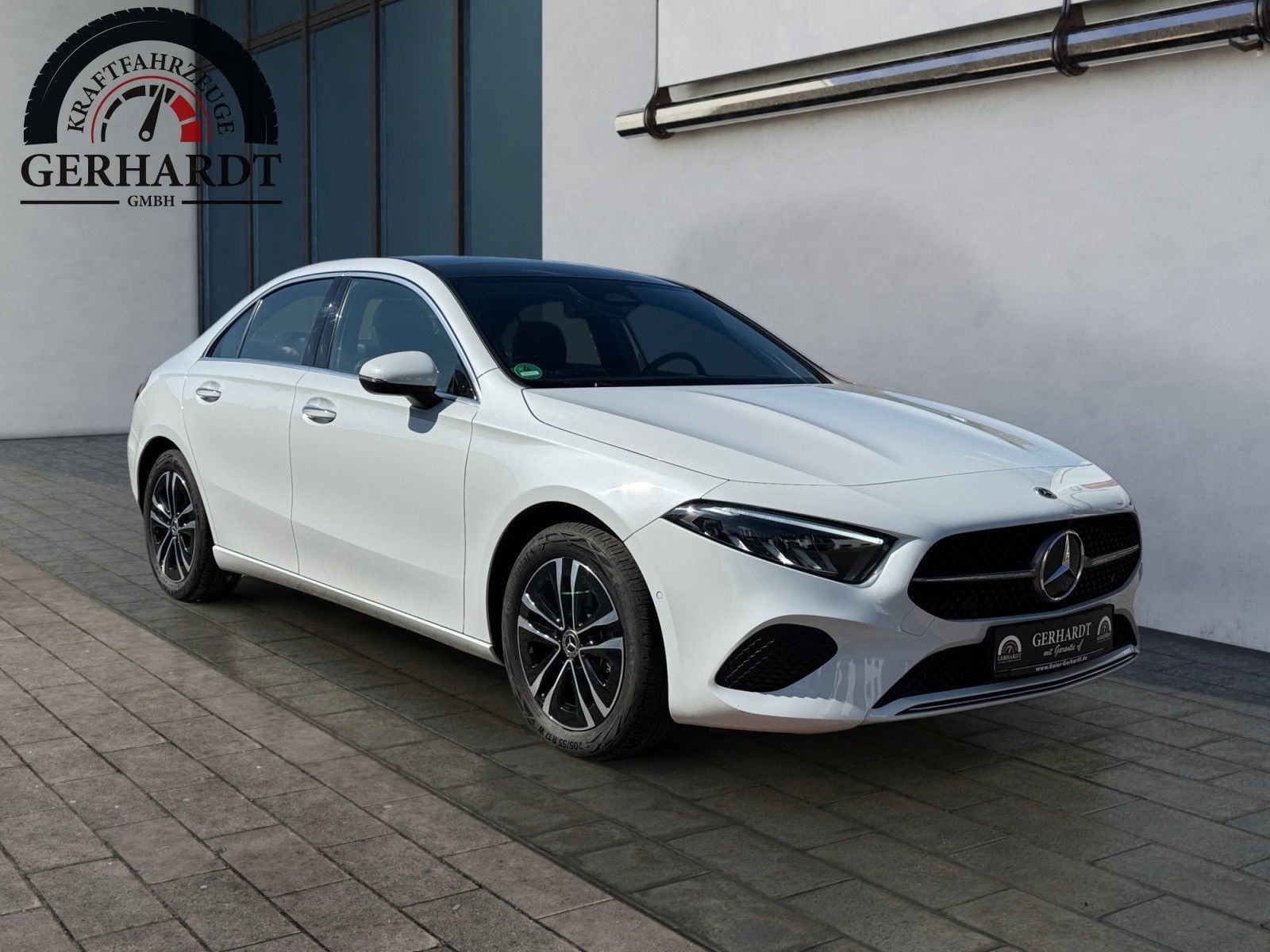 Mercedes-Benz A 180 AMG-Line - Samsaru's Car Outlet